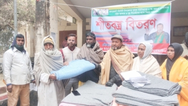 ইউপি সদস্য শফিকুল আলম বাবুর ২ শতাধিক কম্বল বিতরণ